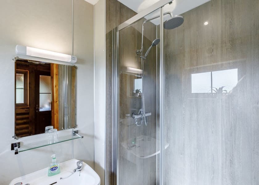 The Log Spa - Penllwyn Lodges, Garthmyl, Montgomery