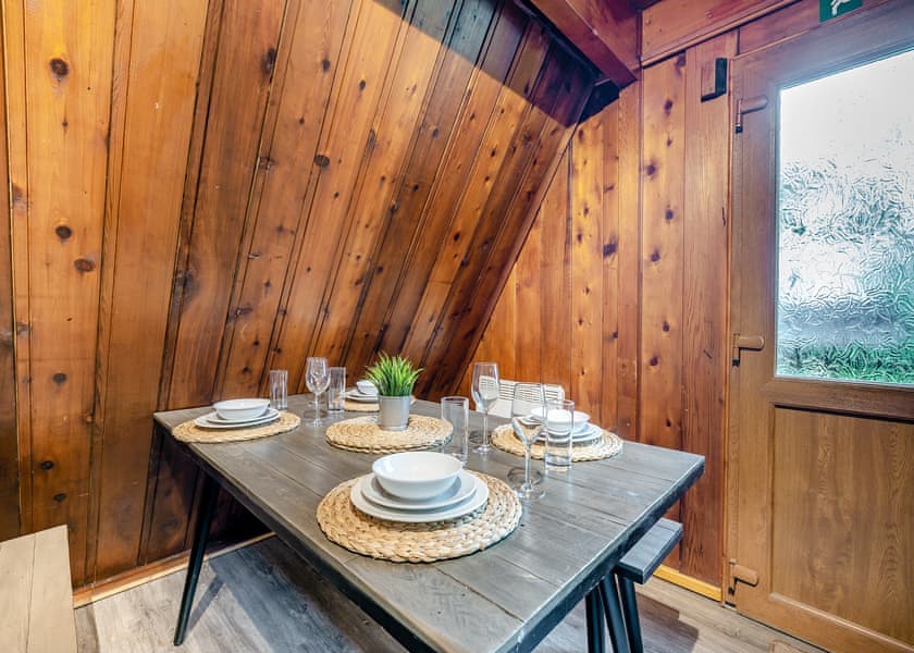 Alpine - Penllwyn Lodges, Garthmyl, Montgomery