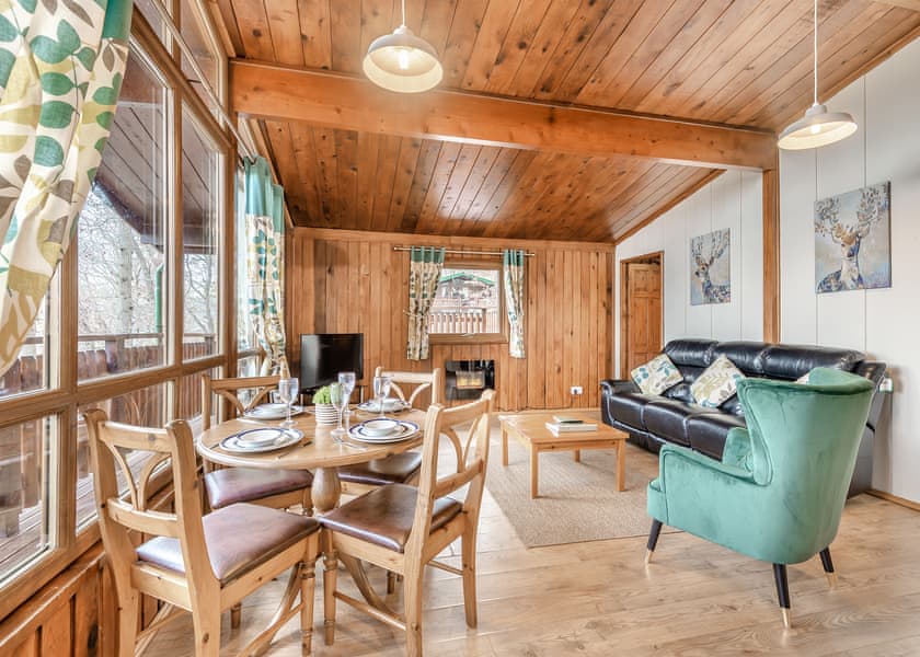 Pines Spa - Penllwyn Lodges, Garthmyl, Montgomery