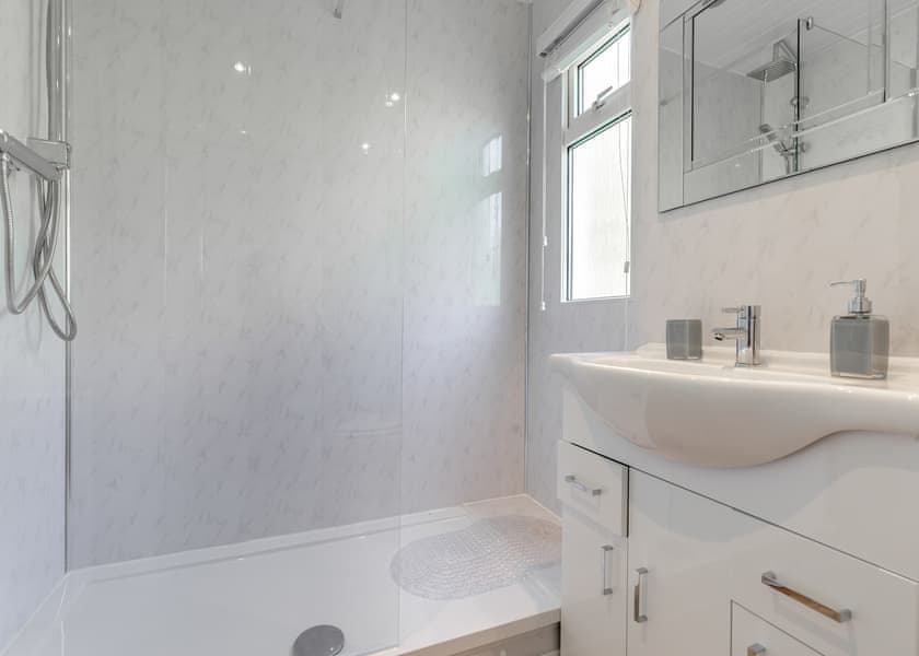 Coombe Lodges (4 berth) - Penstowe Park Holiday Lodges, Kilkhampton, Bude