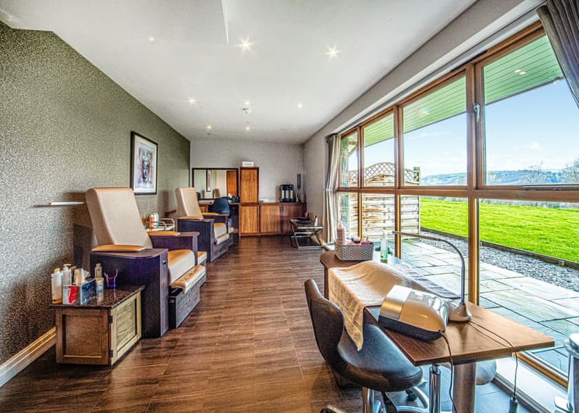 Bala Lake Hotel  | Pen-y-Garth Lodges, Bala,