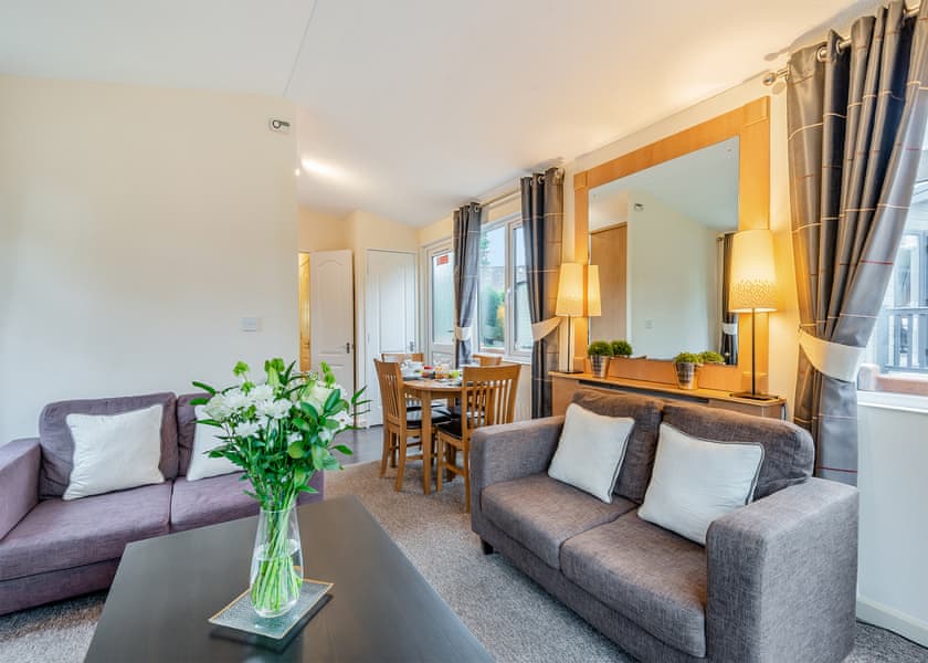 Buttercup 4 - Pen-y-Garth Lodges, Bala,