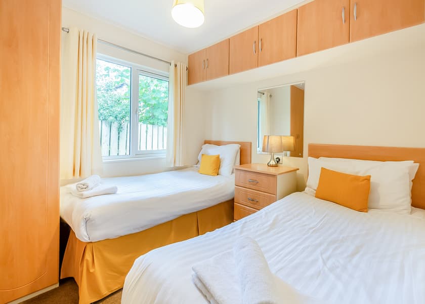 Buttercup 6 - Pen-y-Garth Lodges, Bala,