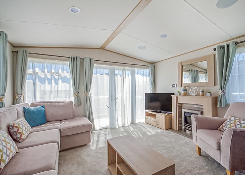 Platinum 2 Caravan with Decking sleeps 4 - Pevensey Bay Holiday Park, Pevensey Bay