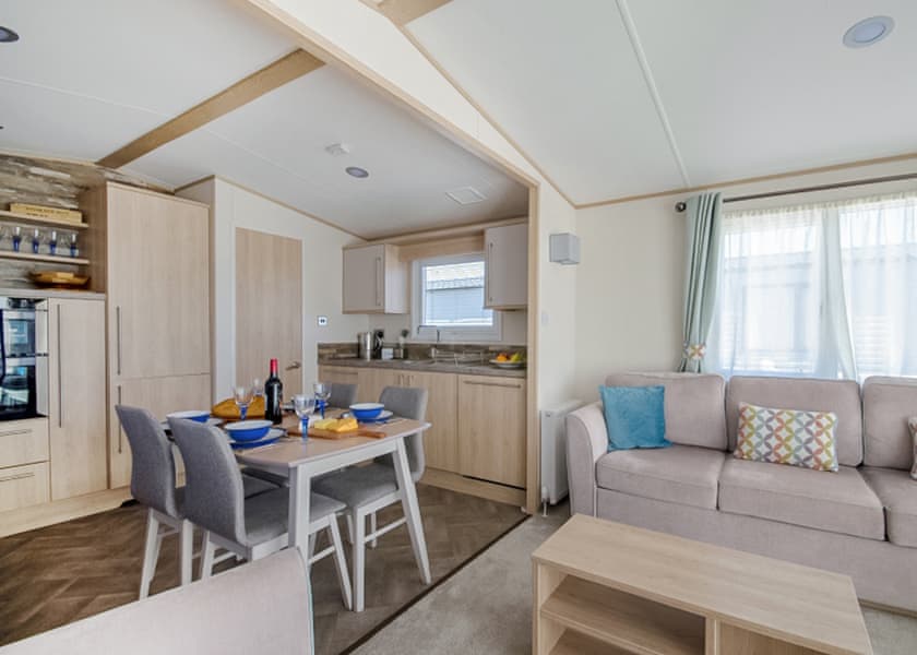 Platinum 2 Caravan with Decking - Pevensey Bay Holiday Park, Pevensey Bay