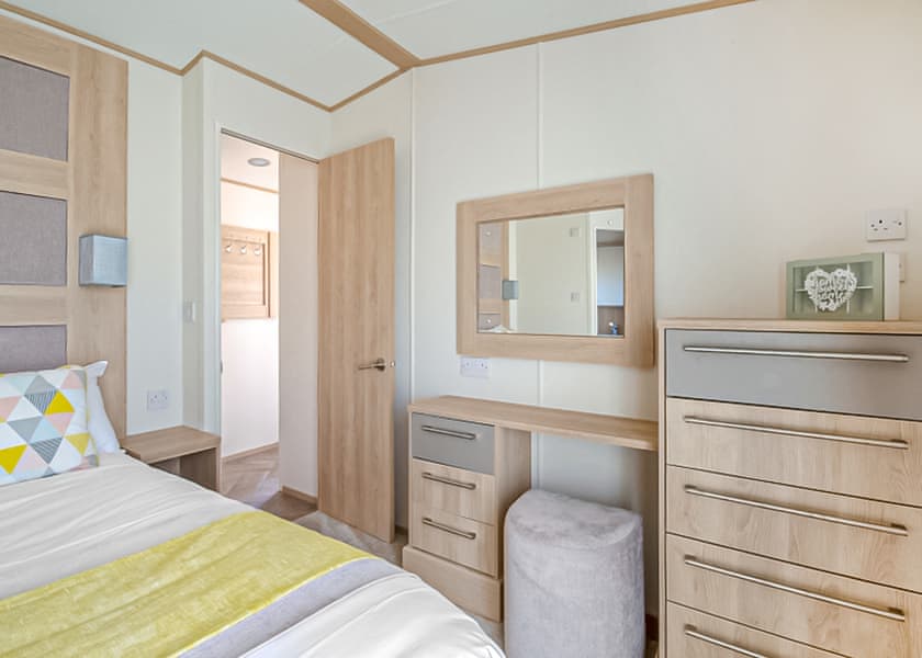 Platinum 2 Caravan with Decking - Pevensey Bay Holiday Park, Pevensey Bay