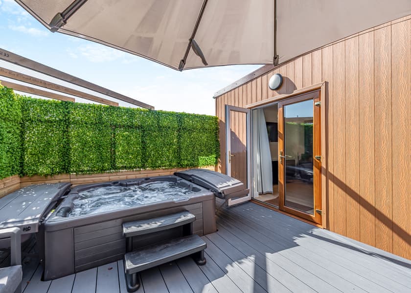 Two Bedroom Lodge - Pantglas Farm, Whitland