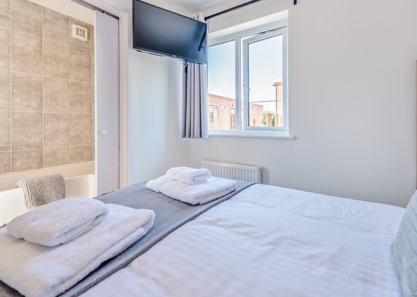 Two Bedroom Lodge - Pantglas Farm, Whitland