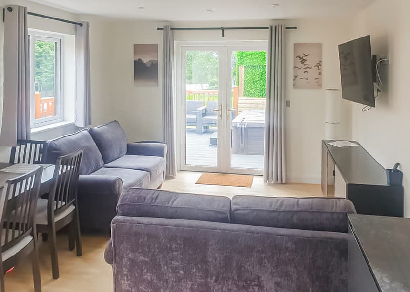 Two Bedroom Lodge Pet Friendly - Pantglas Farm, Whitland