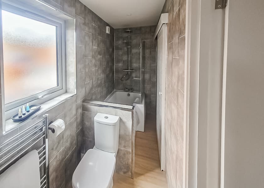 Two Bedroom Lodge Pet Friendly - Pantglas Farm, Whitland