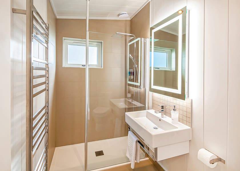 Studio Lodge Plus - Plassey Holiday Park, Eyton, Wrexham