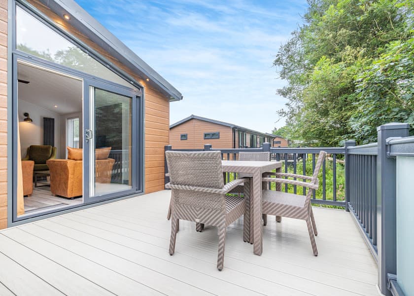 Llywelyn - Plas Isaf Lodge Retreat, Caerwys 