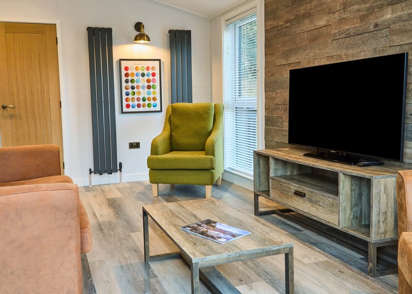 Llywelyn - Plas Isaf Lodge Retreat, Caerwys 