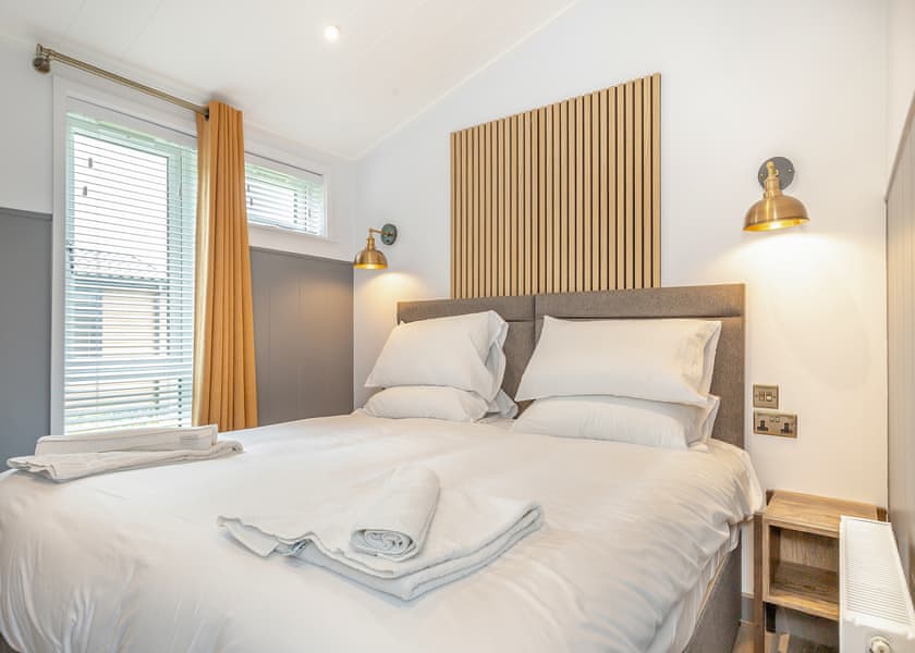 Llywelyn - Plas Isaf Lodge Retreat, Caerwys 