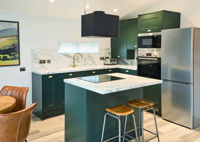 Llywelyn Premier - Plas Isaf Lodge Retreat, Caerwys