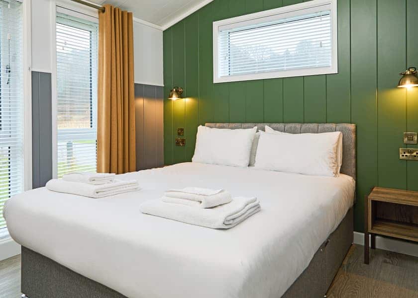 Llywelyn Premier - Plas Isaf Lodge Retreat, Caerwys