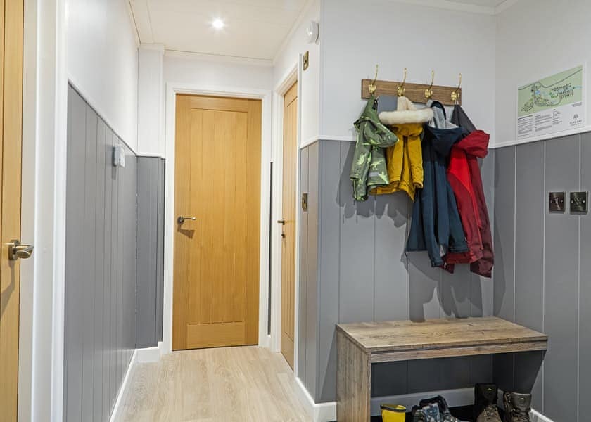 Llywelyn Premier - Plas Isaf Lodge Retreat, Caerwys
