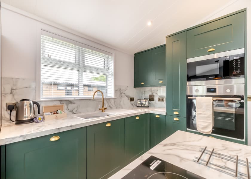 Rhodri Premier - Plas Isaf Lodge Retreat, Caerwys 