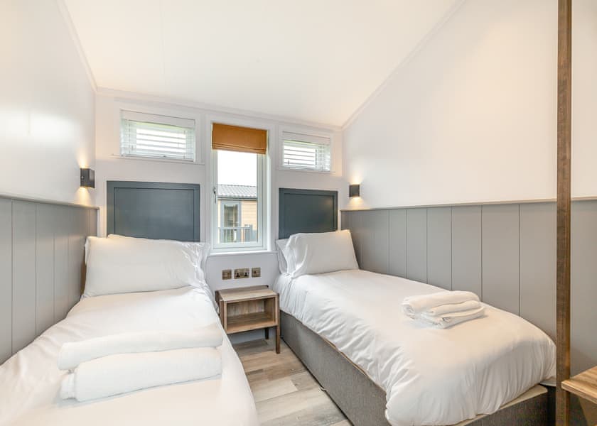 Rhodri Premier - Plas Isaf Lodge Retreat, Caerwys 