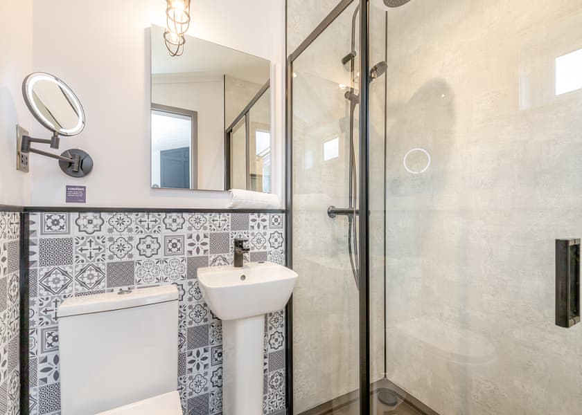 Rhodri Premier - Plas Isaf Lodge Retreat, Caerwys 