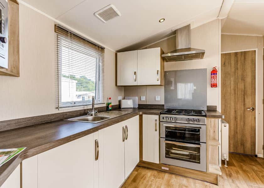 Purn Gold 6 (Pet) - Riverside Holiday Village, Bleadon, Weston-Super-Mare