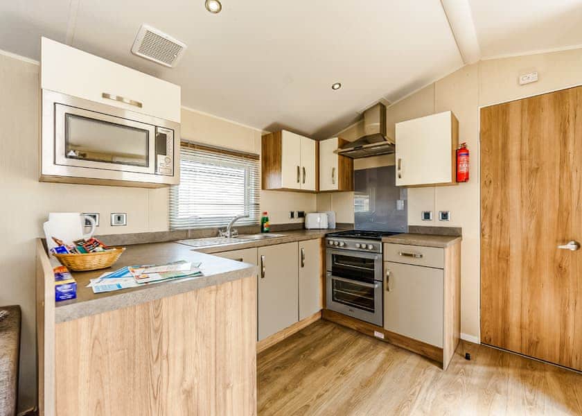 Purn Gold 6 - Riverside Holiday Village, Bleadon, Weston-Super-Mare