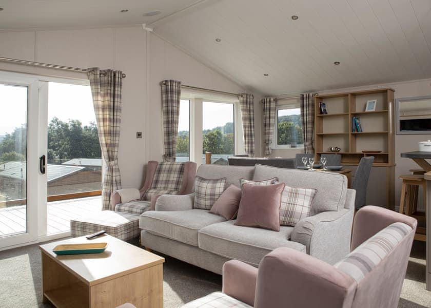 Corton Lodge - Breydon Water, Burgh Castle, Nr Gt Yarmouth