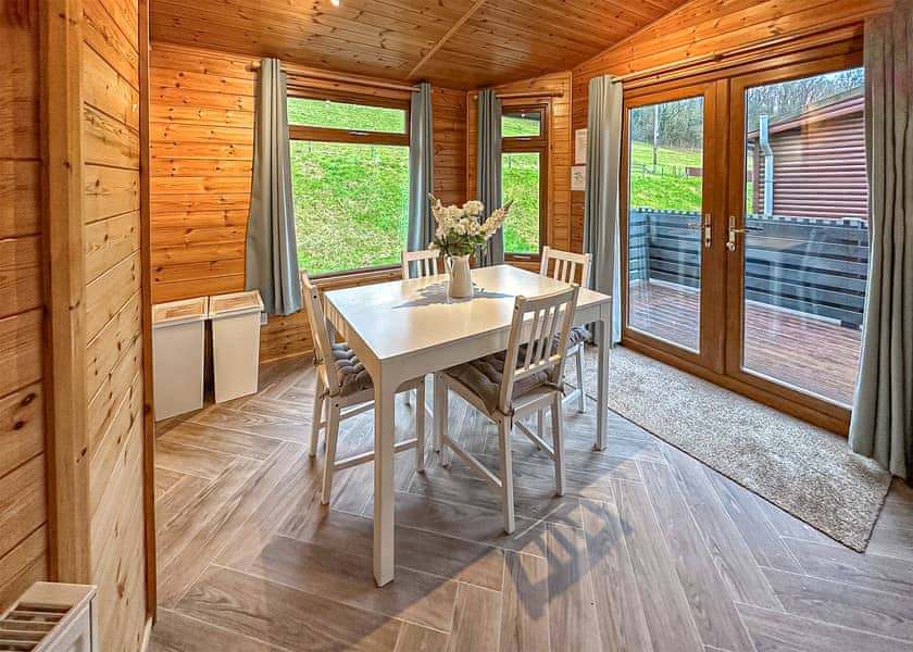 Aintree Lodge - Pant Wilkin Lodges and Equestrian Centre, Cowbridge
