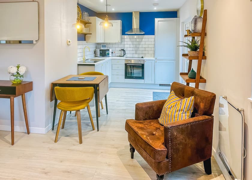 Ascot Lodge - Pant Wilkin Lodges and Equestrian Centre, Cowbridge