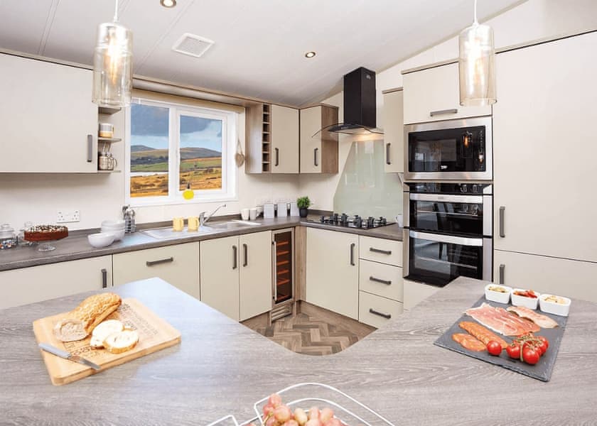 Luxury Willow Lodge (Sleeps 4, Dog Friendly) - Queensberry Bay Holiday Park, Annan, Dumfries & Galloway