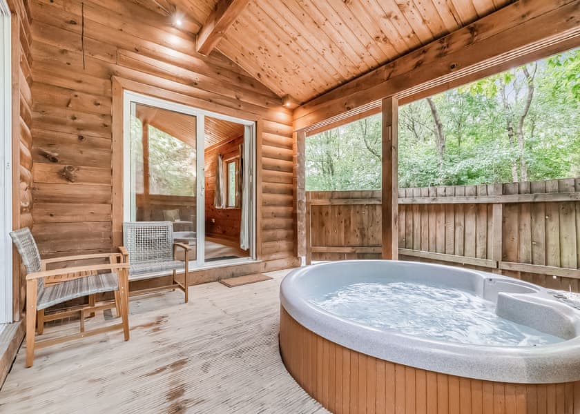 Woodpecker Log Cabin 2 (Pet) - Quarry Walk Lodges, Freehay, Cheadle