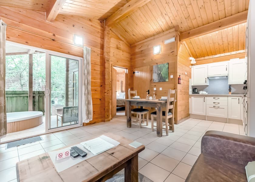 Woodpecker Log Cabin 2 (Pet) - Quarry Walk Lodges, Freehay, Cheadle