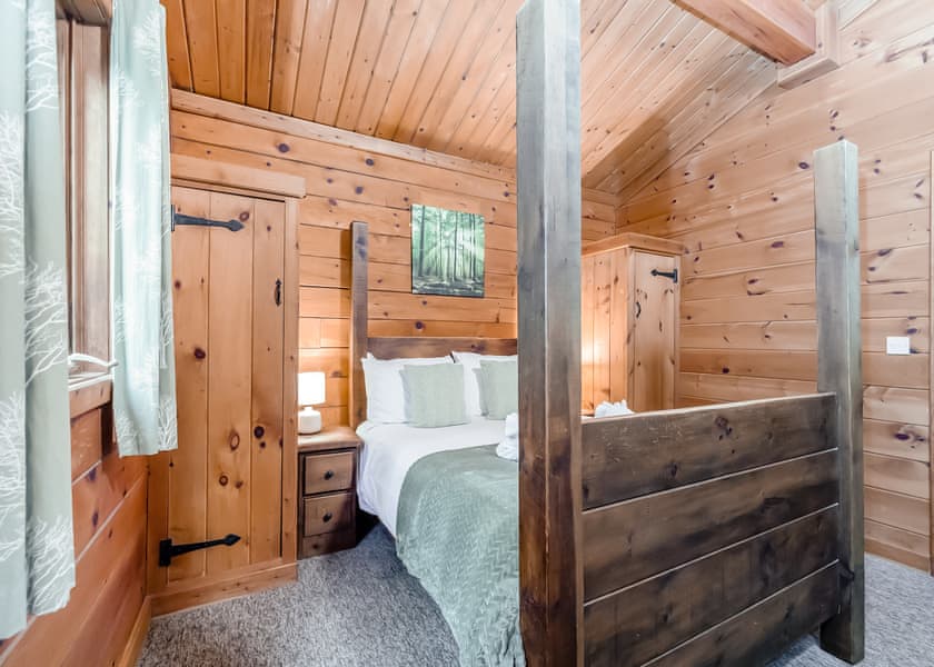 Woodpecker Log Cabin 2 (Pet) - Quarry Walk Lodges, Freehay, Cheadle