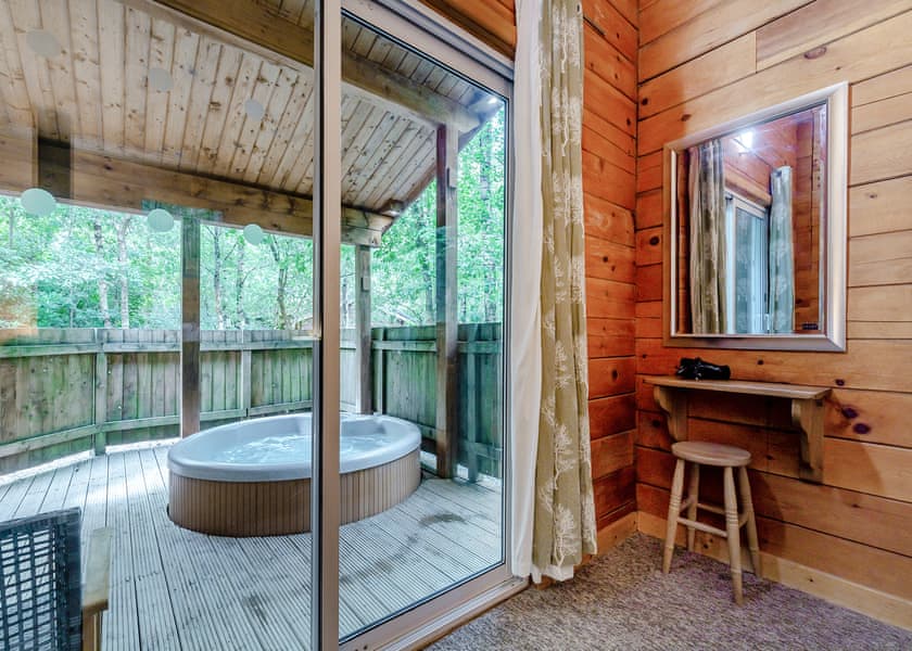 Woodpecker Log Cabin 2 (Pet) - Quarry Walk Lodges, Freehay, Cheadle