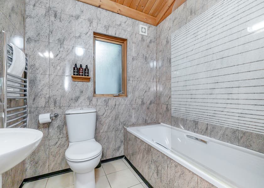 Woodpecker Log Cabin 2 (Pet) - Quarry Walk Lodges, Freehay, Cheadle