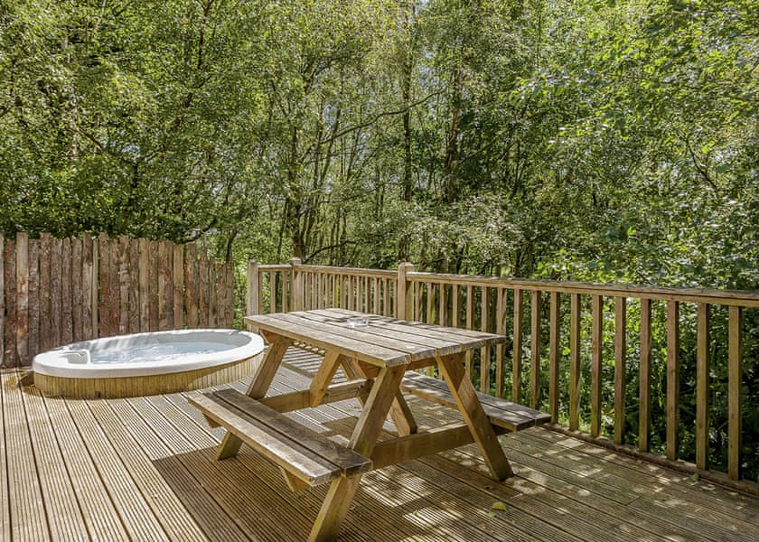 Squirrel Log Cabin 4 (Pet) - Quarry Walk Lodges, Freehay, Cheadle