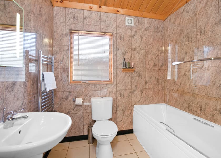 Badger Log Cabin 6 (Pet) - Quarry Walk Lodges, Freehay, Cheadle