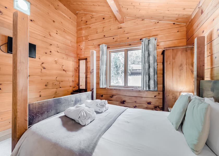 Badger Log Cabin 4 (Pet) - Quarry Walk Lodges, Freehay, Cheadle
