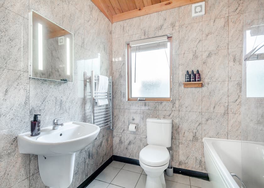 Badger Log Cabin 4 (Pet) - Quarry Walk Lodges, Freehay, Cheadle