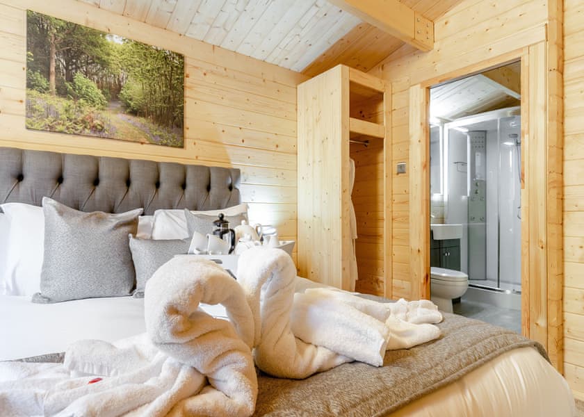 Robin Log Cabin (Pet) - Quarry Walk Lodges, Freehay, Cheadle