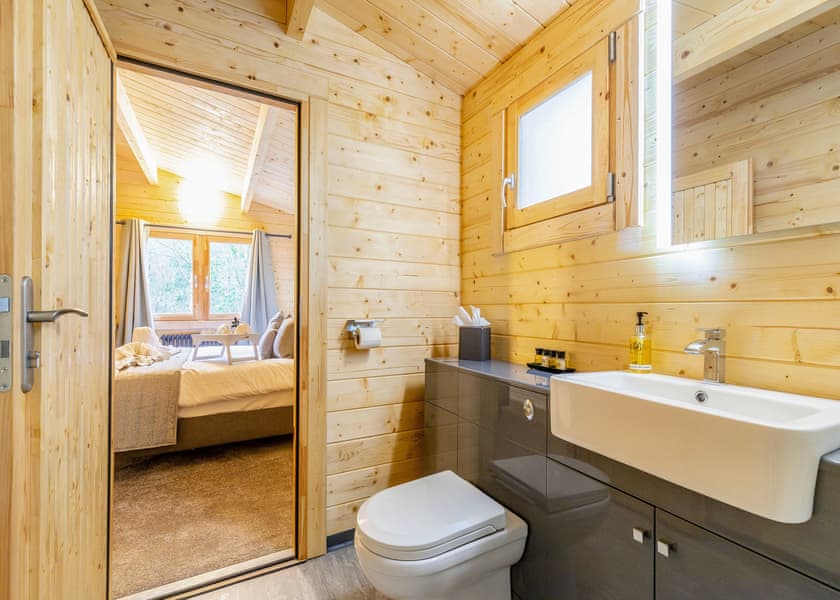 Robin Log Cabin (Pet) - Quarry Walk Lodges, Freehay, Cheadle
