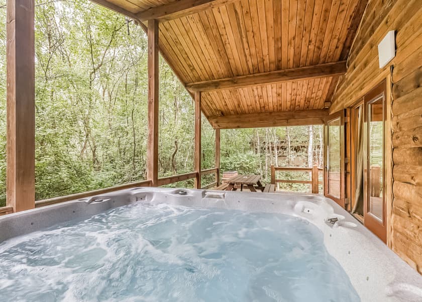 Badger Log Cabin 6 - Quarry Walk Lodges, Freehay, Cheadle