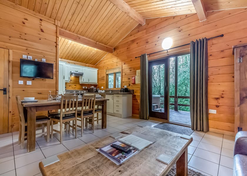 Badger Log Cabin 6 - Quarry Walk Lodges, Freehay, Cheadle