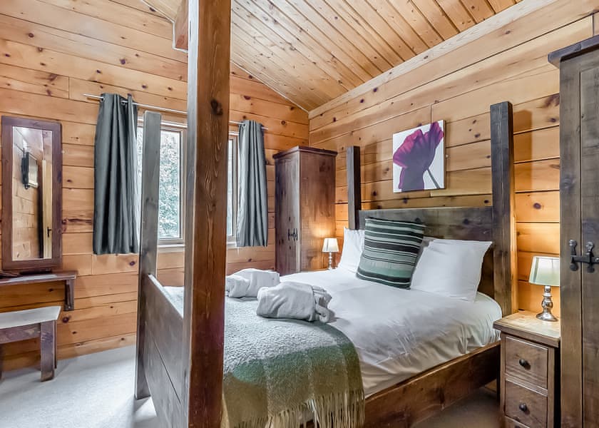 Badger Log Cabin 6 - Quarry Walk Lodges, Freehay, Cheadle