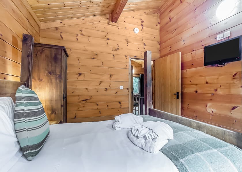 Badger Log Cabin 6 - Quarry Walk Lodges, Freehay, Cheadle