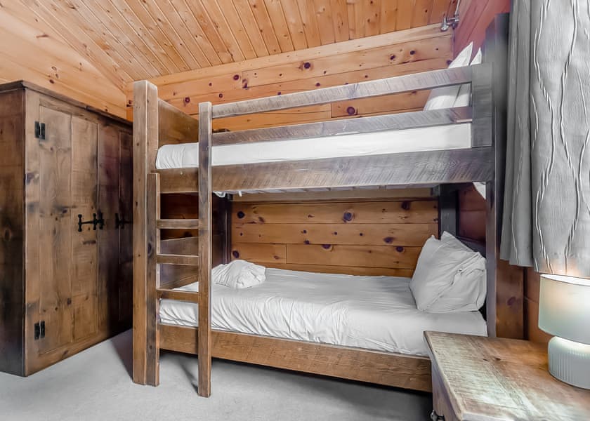 Badger Log Cabin 6 - Quarry Walk Lodges, Freehay, Cheadle