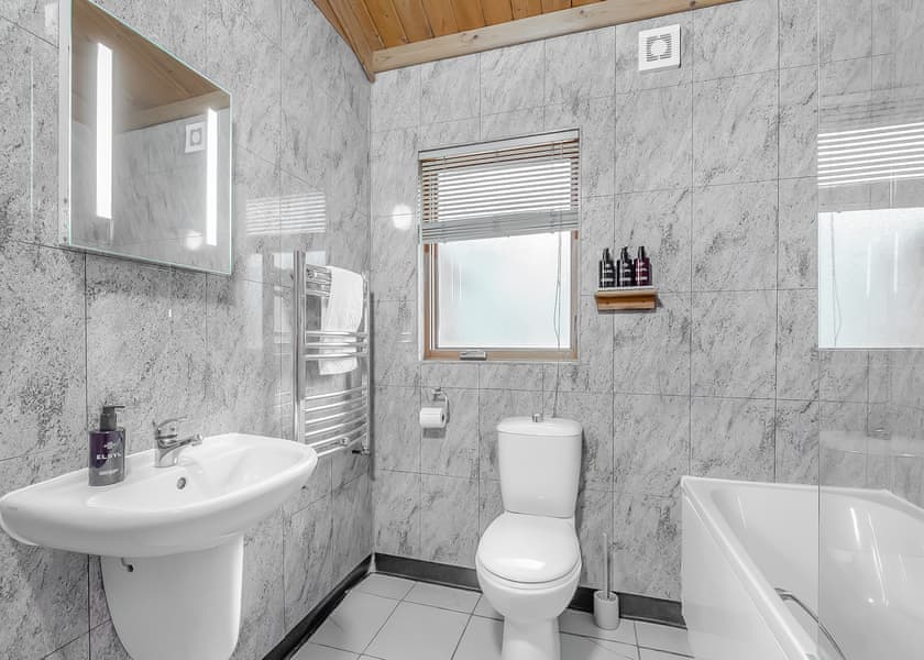 Badger Log Cabin 6 - Quarry Walk Lodges, Freehay, Cheadle