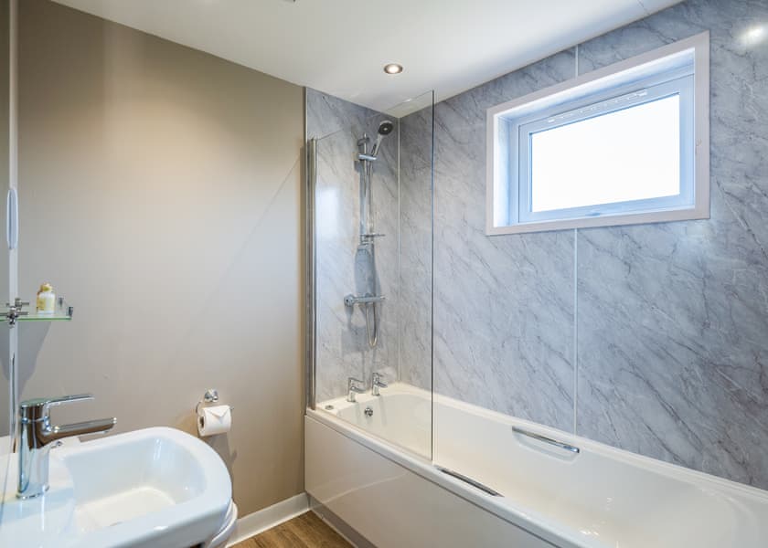 Spa Escape (Pet Garden & EV charger) - Raywell Hall Country Lodges, Raywell, Beverley