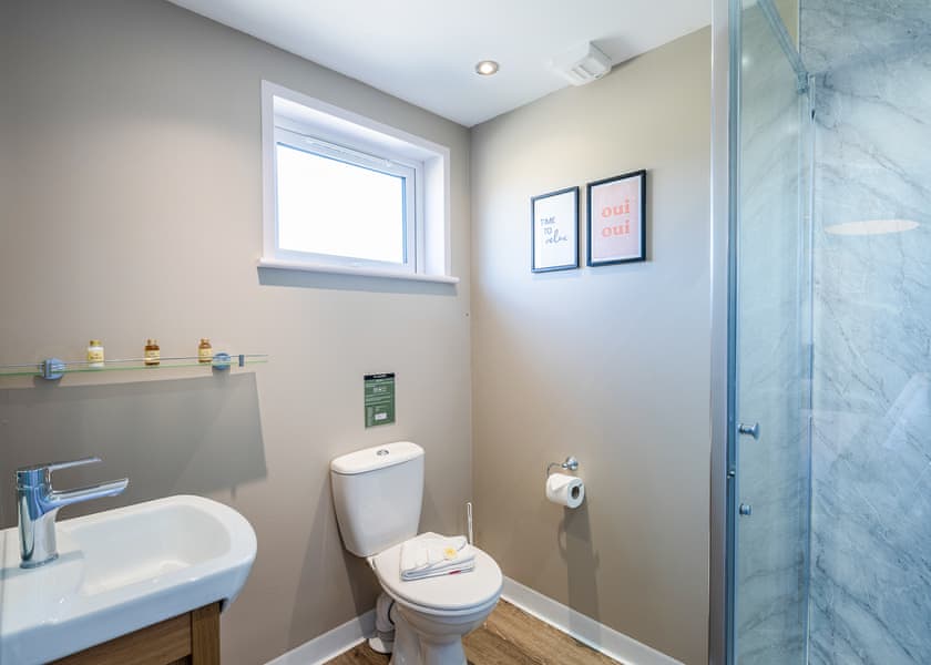 Spa Escape (Pet Garden & EV charger) - Raywell Hall Country Lodges, Raywell, Beverley