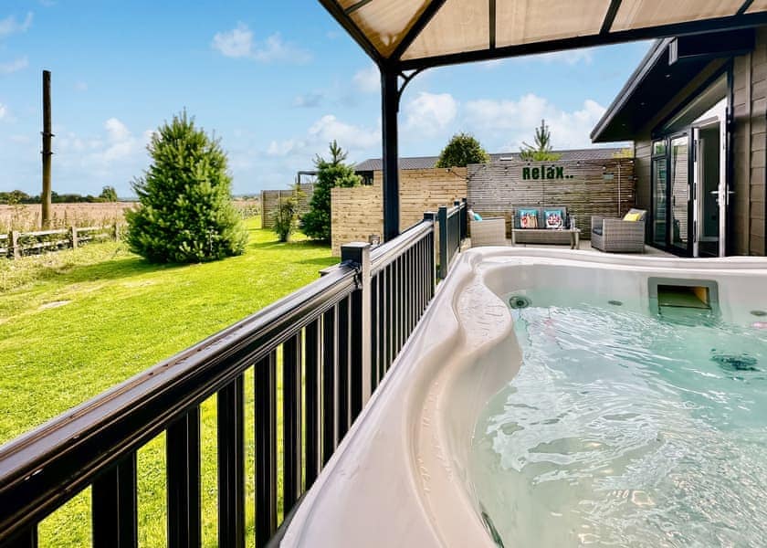 Spa Serenity - Raywell Hall Country Lodges, Raywell, Beverley